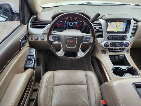 Used 2019 GMC Yukon XL SLT w/ Premium Edition AWD/4WD image 17