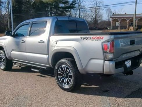 Used 2020 Toyota Tacoma TRD Sport image 6