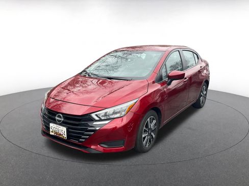 Used 2025 Nissan Versa SV image 2