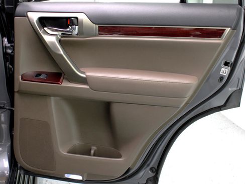 Used 2017 Lexus GX 460 Premium image 48