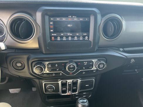 Used 2018 Jeep Wrangler Unlimited Sport S AWD/4WD image 13