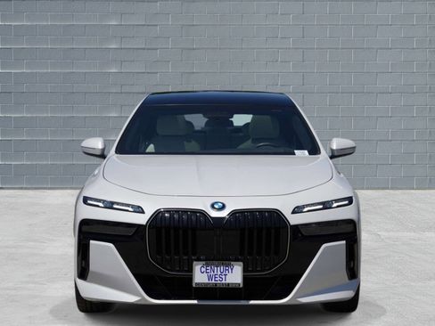 Certified 2026 BMW 750e xDrive w/ Executive Package AWD/4WD image 2