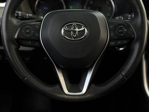 Used 2022 Toyota RAV4 XLE Premium AWD/4WD image 18