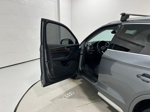 Used 2019 Audi Q5 2.0T Premium w/ Convenience Package AWD/4WD image 24
