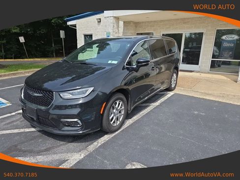 Used 2026 Chrysler Pacifica Select FWD image 1