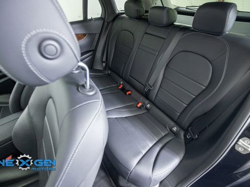 Used 2019 Mercedes-Benz GLC 300 4MATIC image 32
