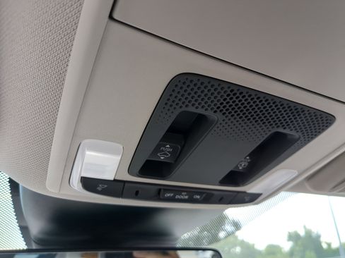 New 2025 Honda Pilot Touring image 21