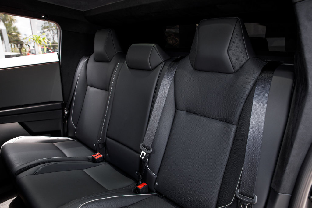 Used 2025 Tesla Cybertruck AWD Crew Cab image 20