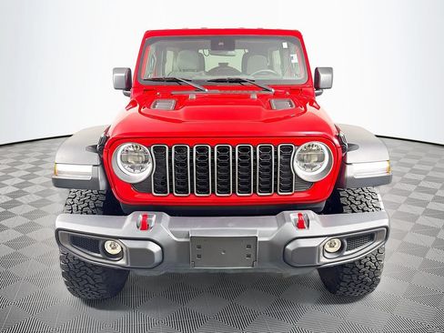 Used 2025 Jeep Wrangler Unlimited Rubicon AWD/4WD image 2