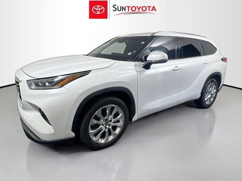 Used 2023 Toyota Highlander FWD image 31