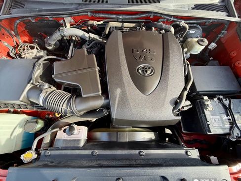 Used 2016 Toyota Tacoma TRD Sport w/ Towing Package image 17