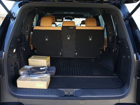 Used 2026 Lexus LX 600 4WD w/ Appearance Package image 36