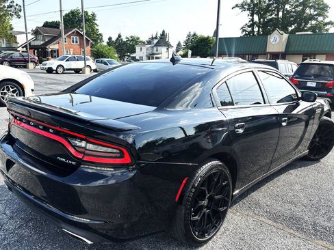 Used 2015 Dodge Charger SXT RWD image 5