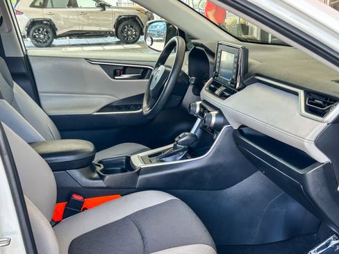 Used 2021 Toyota RAV4 XLE w/ Carpet Mat Package (TMS) FWD image 16