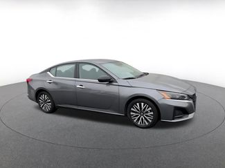 Used 2025 Nissan Altima 2.5 SV video 2