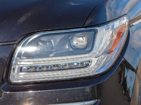 Used 2021 Lincoln Navigator Reserve w/ Luxury Package AWD/4WD image 10