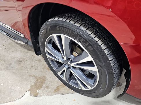 Used 2019 Nissan Pathfinder Platinum image 11