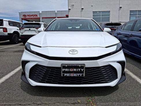 Used 2025 Toyota Camry SE FWD image 2
