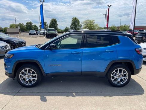 Used 2025 Jeep Compass Limited AWD/4WD image 9
