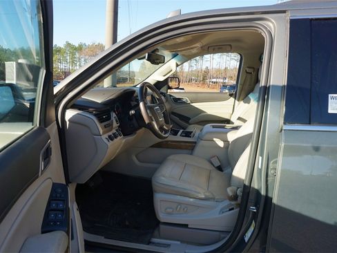 Used 2017 GMC Yukon XL Denali image 2