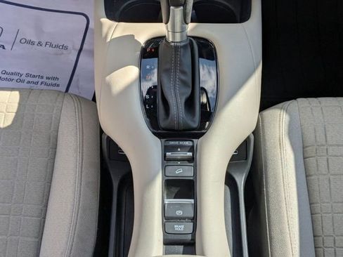 Certified 2024 Honda HR-V LX image 17
