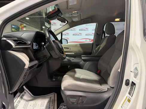 Used 2024 Toyota Sienna LE image 25
