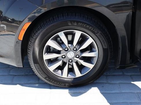 Used 2019 Chrysler Pacifica Touring-L Plus w/ Advanced Safetytec Group FWD image 46