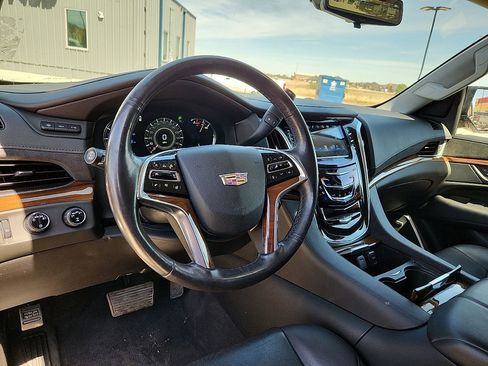 Used 2020 Cadillac Escalade Luxury AWD/4WD image 5