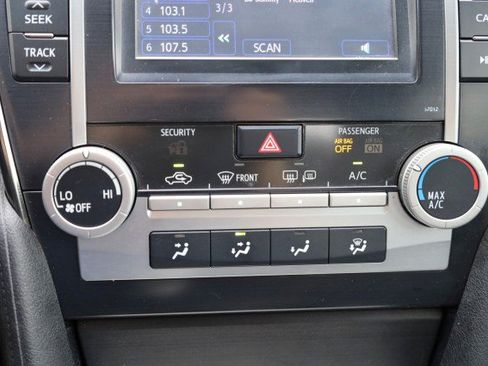 Used 2012 Toyota Camry SE FWD image 14