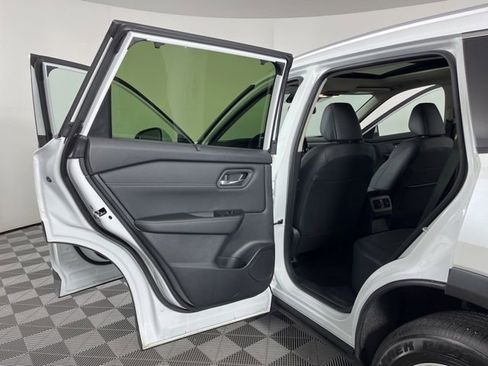 Used 2025 Nissan Rogue SV w/ SV Premium Package FWD image 42