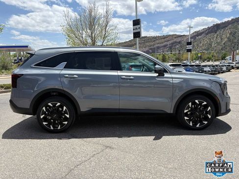Certified 2025 Kia Sorento EX w/ Panoramic Sunroof Package AWD/4WD image 11
