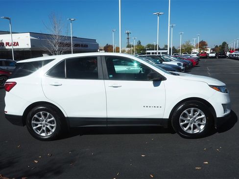 Used 2021 Chevrolet Equinox LS w/ LS Convenience Package image 4