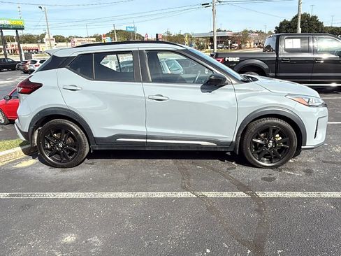 Used 2022 Nissan Kicks SR image 4