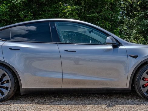 Used 2024 Tesla Model Y Performance AWD/4WD image 6