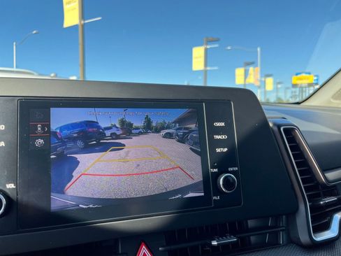 Used 2024 Kia Sportage LX image 17