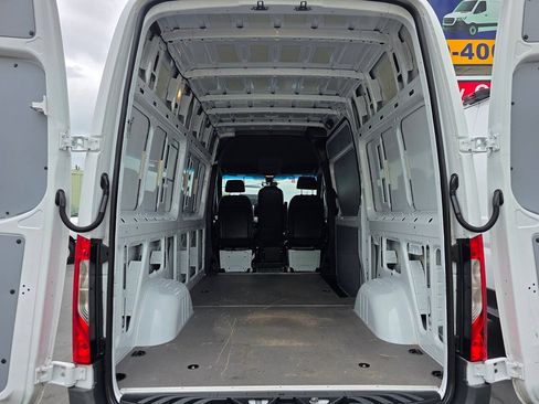 Used 2022 Mercedes-Benz Sprinter 2500 image 29