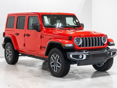 Used 2025 Jeep Wrangler Unlimited Sahara AWD/4WD image 6