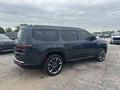 Used 2023 Jeep Wagoneer Series III w/ Premium Group I AWD/4WD image 6