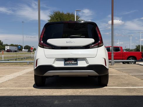 Used 2025 Kia Soul LX w/ LX Technology Package FWD image 5