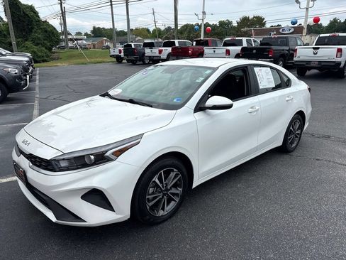 Used 2024 Kia Forte LXS w/ LXS Technology Package FWD image 7
