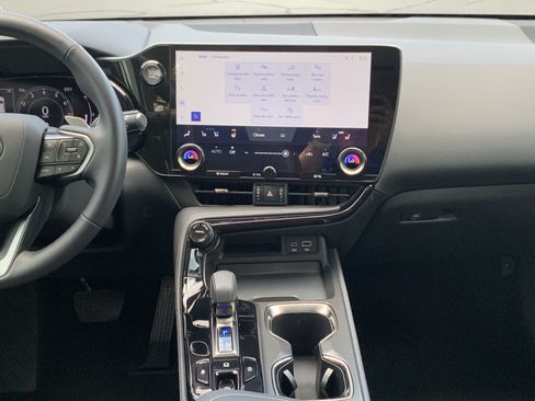 Used 2025 Lexus NX 250 FWD w/ Accessory Package (2T) image 31