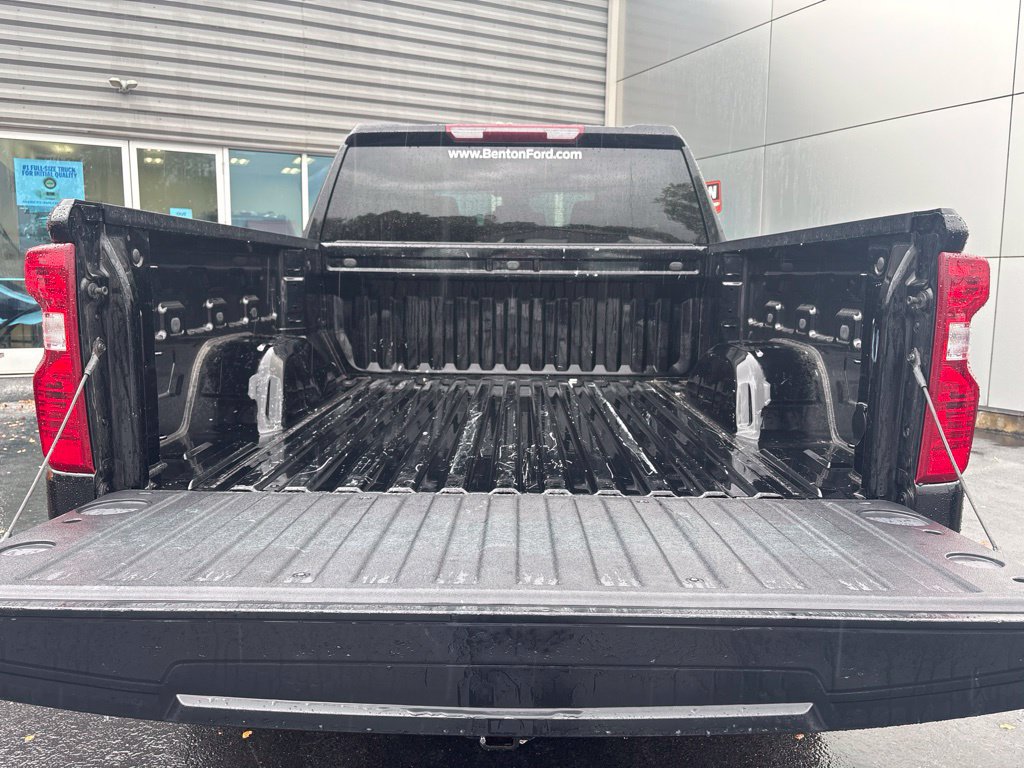 Used 2025 Chevrolet Silverado 1500 LT AWD/4WD image 5