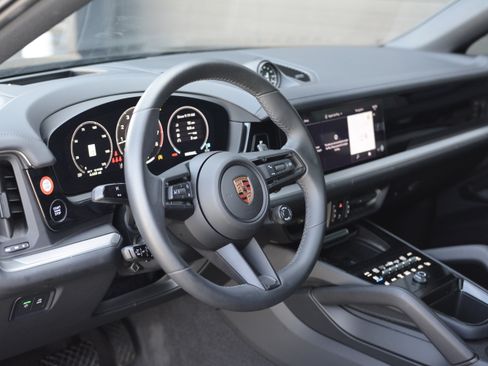 Certified 2026 Porsche Cayenne Coupe AWD/4WD image 4