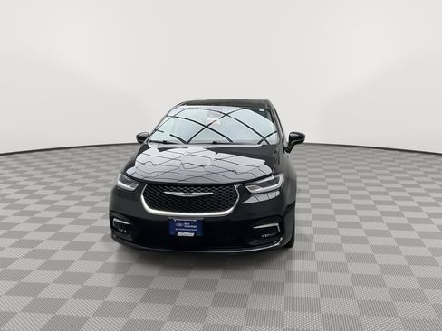 Used 2023 Chrysler Pacifica Touring-L FWD image 34