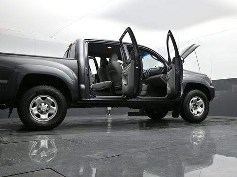 Used 2015 Toyota Tacoma PreRunner image 31