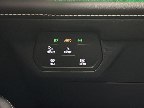Used 2025 Volkswagen Atlas SEL AWD/4WD image 32