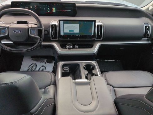 Used 2025 Ford Expedition Platinum w/ Driver's Package AWD/4WD image 24