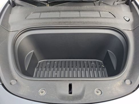 Used 2023 Tesla Model Y Performance image 9