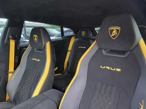 Used 2023 Lamborghini Urus Performante AWD/4WD image 21