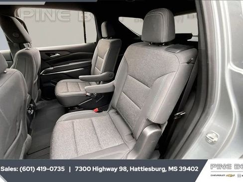 Used 2024 Chevrolet Traverse LT image 19